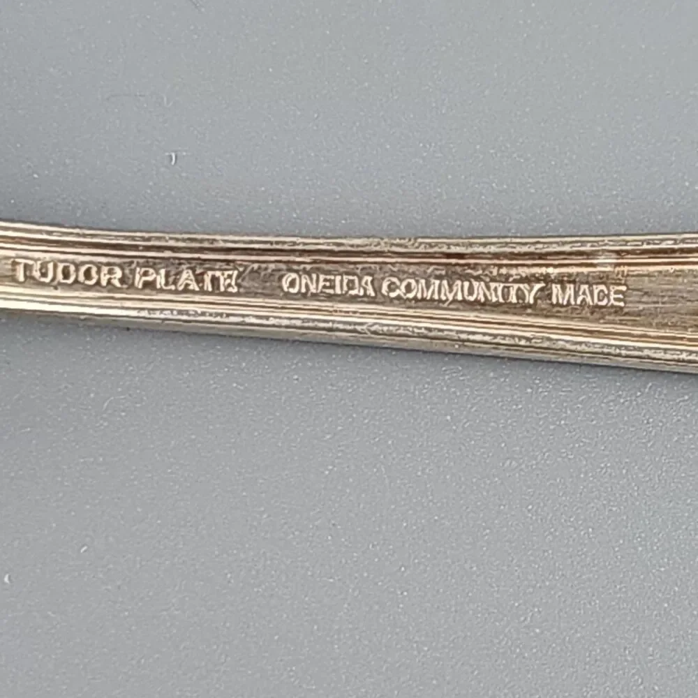 Vintage Oneida Lady Grace 1933 Tudor Silverplate 18 Pc Flatware Set Monogram J